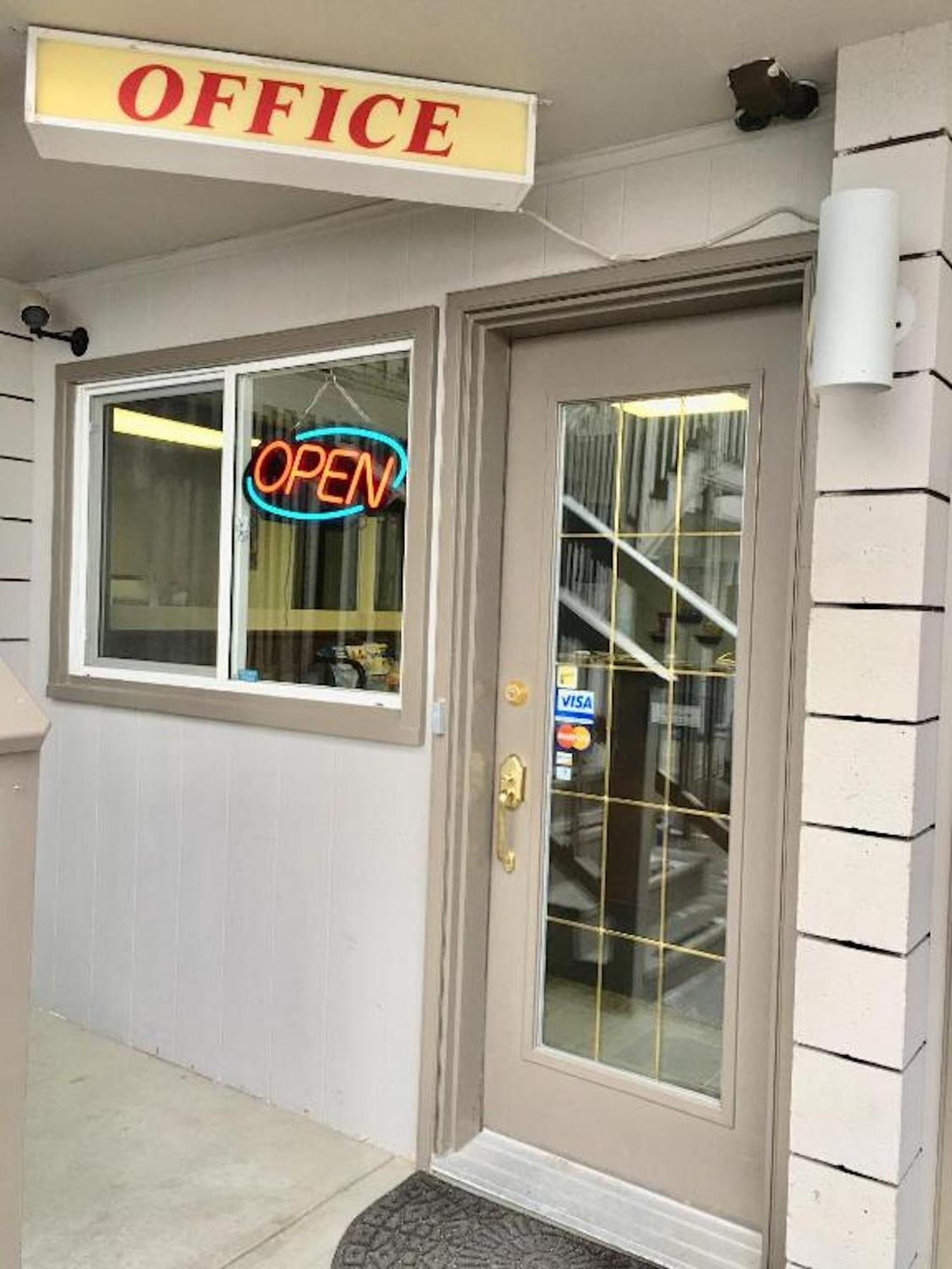 Canterbury Inn 인버미어 외부 사진